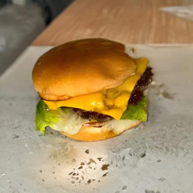 1/4lb Cheeseburger.